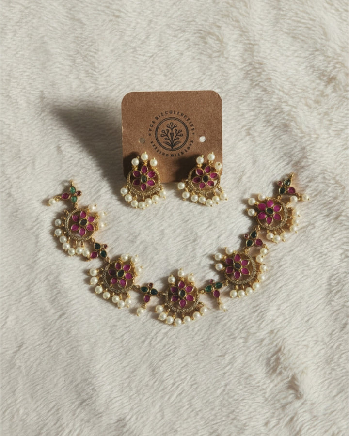 BEADED TRADITIONAL STONE NECKLACE