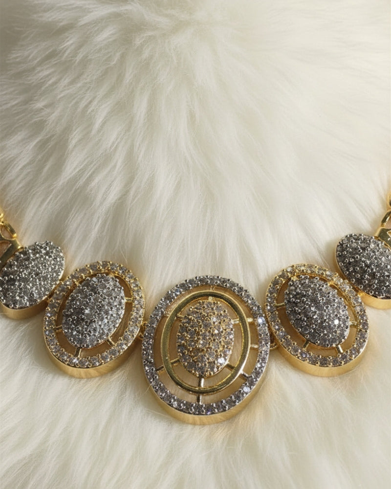 AD WHITE STONE NECKLACE
