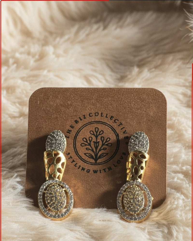 AD WHITE STONE NECKLACE
