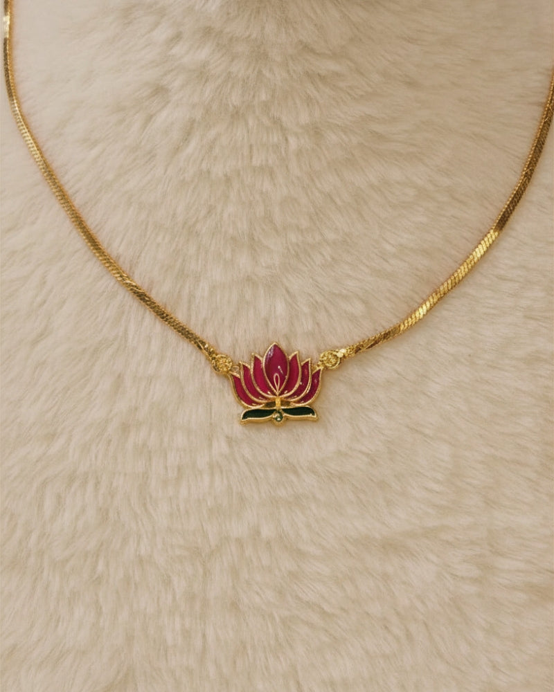 LOTUS GOLD FINISH PENDANT SET