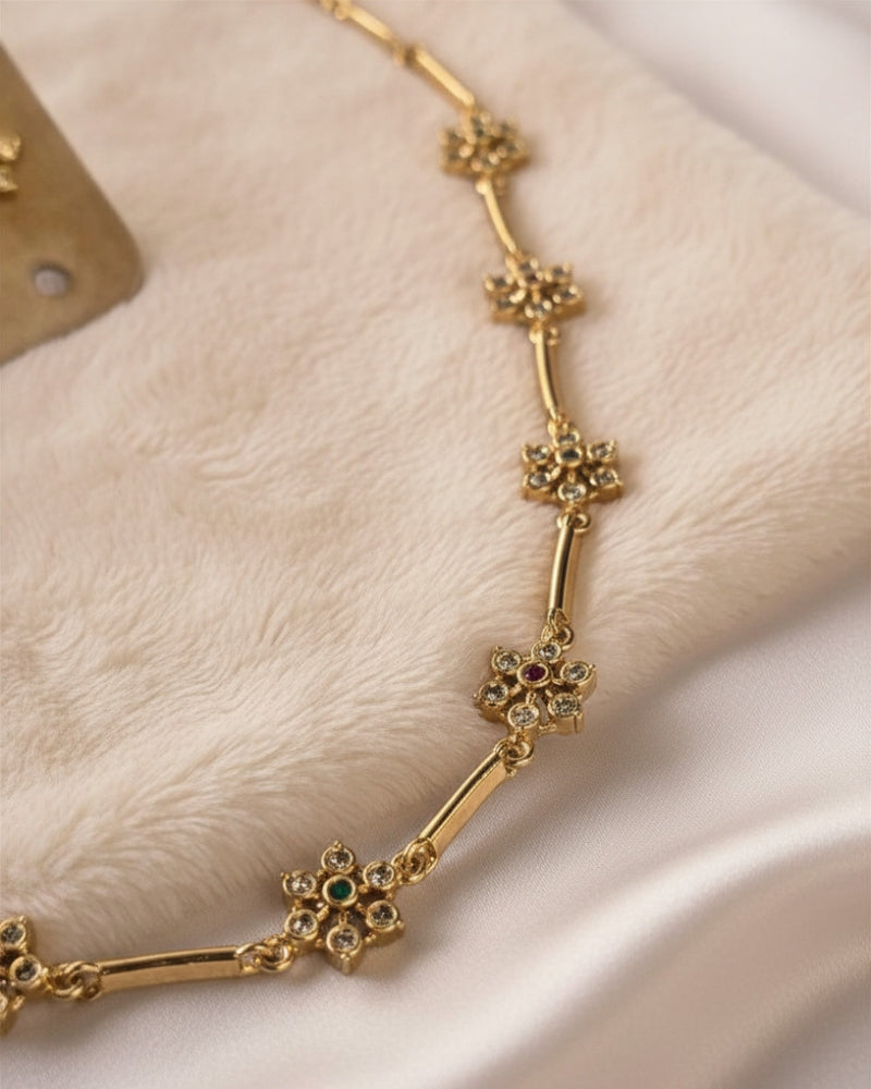 FLOWER STONE CHOKER