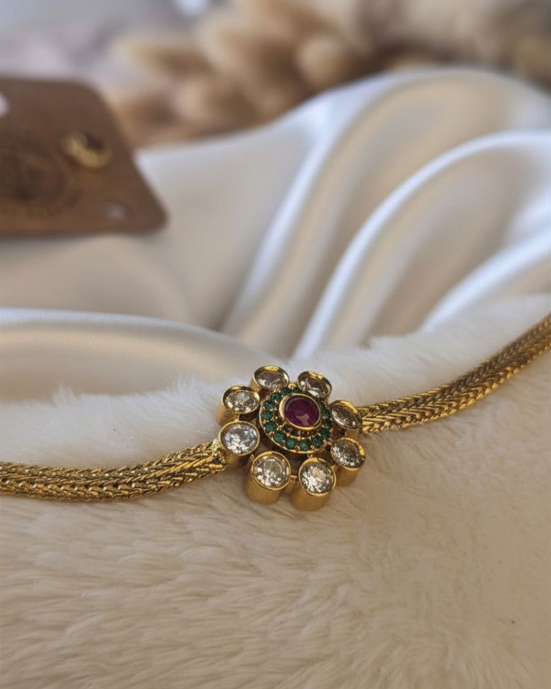 ROUND FLOWER CHOKER