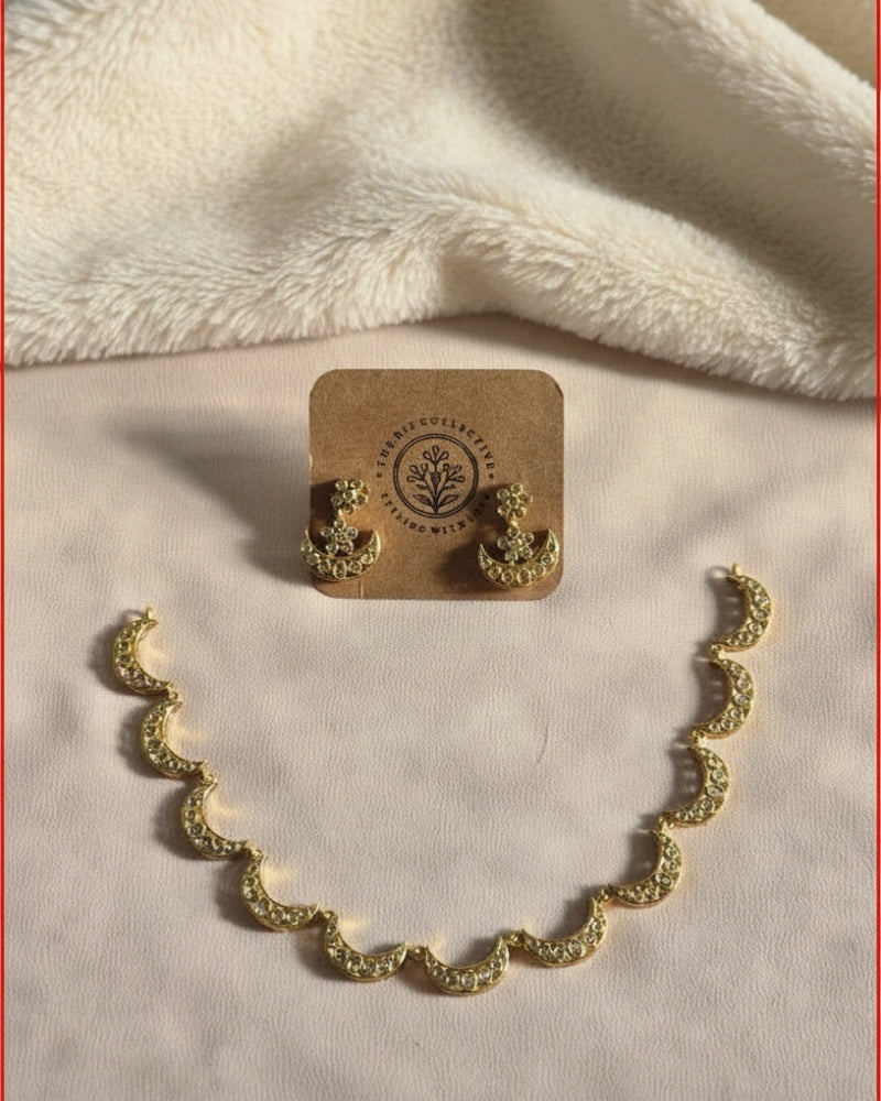 MOON STONE NECKLACE.
