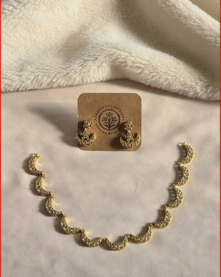 MOON STONE NECKLACE.