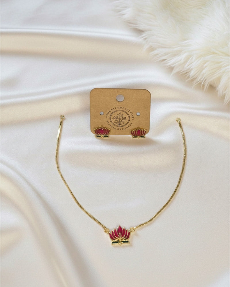 LOTUS GOLD FINISH PENDANT SET