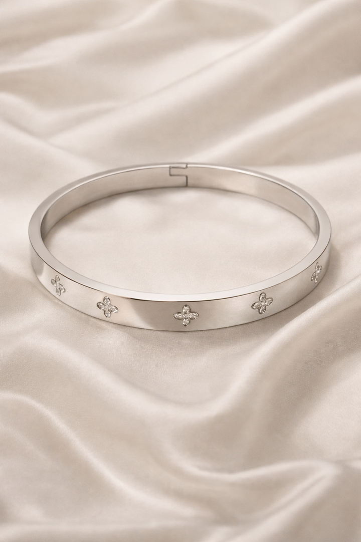 Silver Clover Luxe Kada