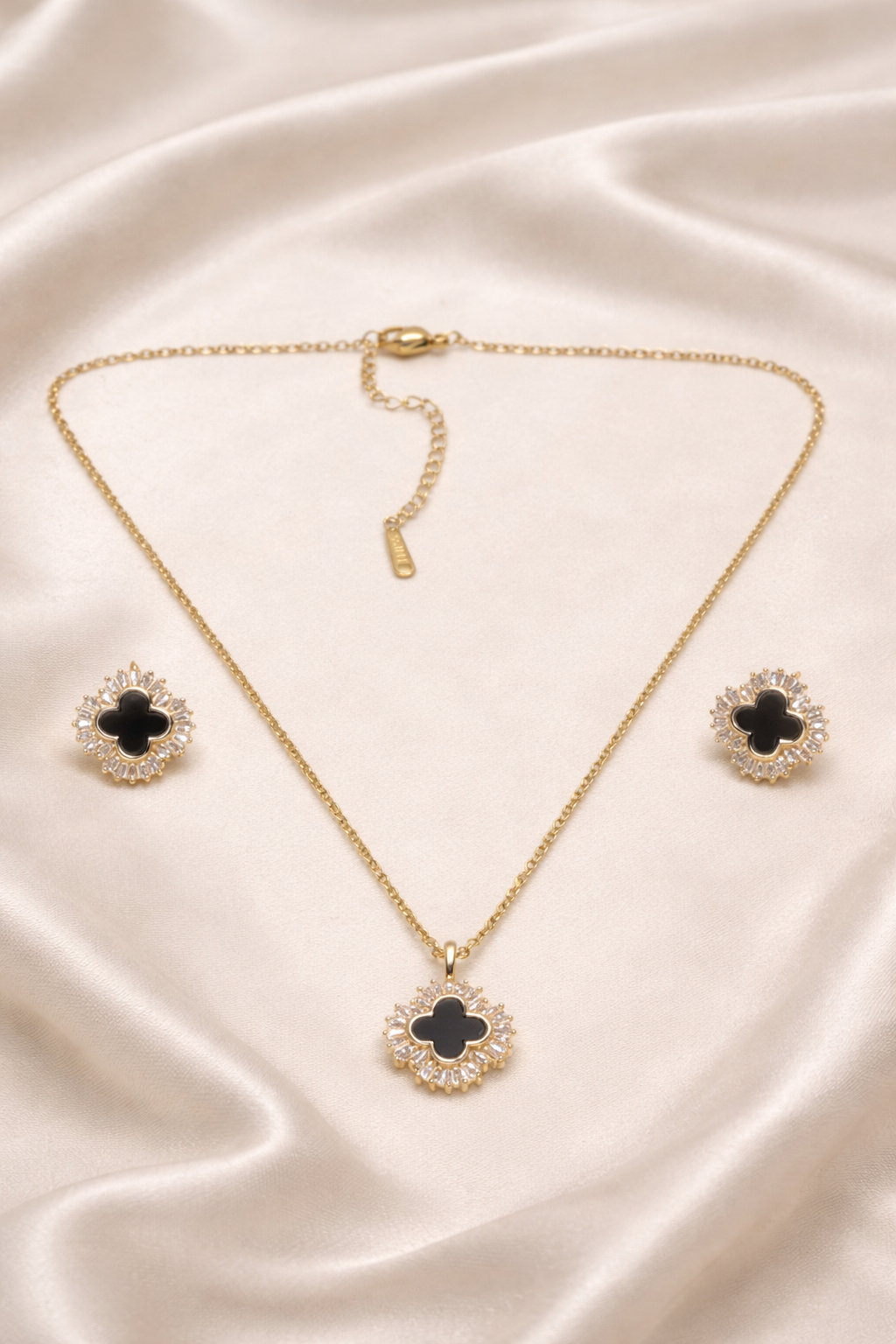 Midnight Clover Elegance Necklace Set